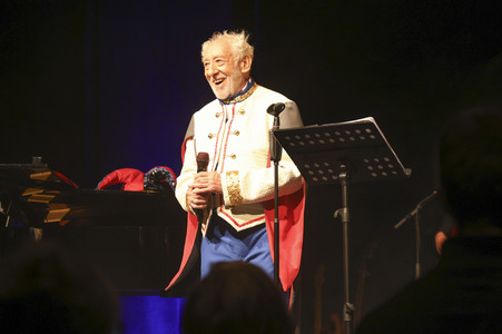Show 'Unkaputtbar - 90 Jahre Hallervorden' in Berlin