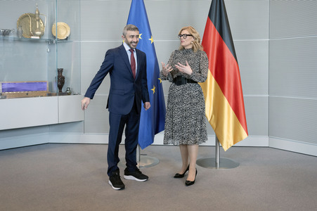 Bundestagspräsidentin Julia Klöckner empfängt den Außenminister der VAE in Berlin