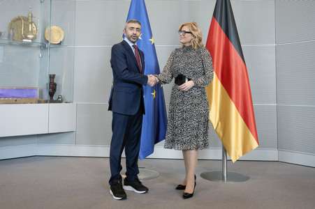Bundestagspräsidentin Julia Klöckner empfängt den Außenminister der VAE in Berlin