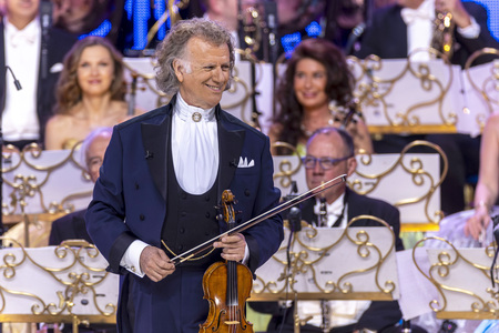 Konzert von André Rieu und dem Johann-Strauss-Orchester in Erfu
