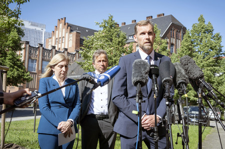 Pressestatement zum Gesundheitszustand des Ebola-Patienten Peter Stafford in Berlin