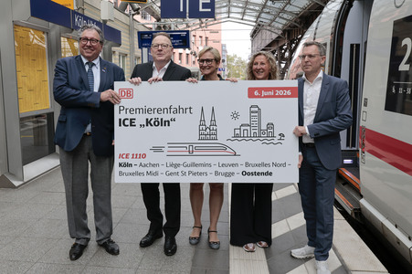 ICE-Zugtaufe im Kölner Hauptbahnof