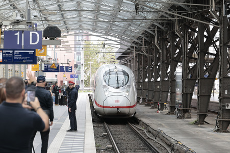 ICE-Zugtaufe im Kölner Hauptbahnof