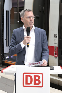 ICE-Zugtaufe im Kölner Hauptbahnof