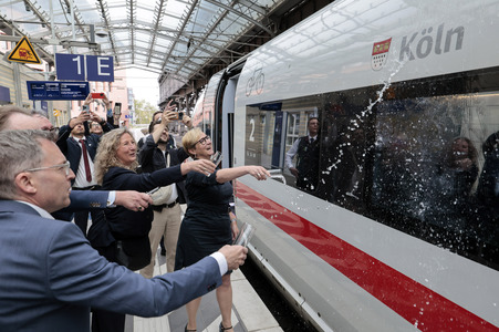ICE-Zugtaufe im Kölner Hauptbahnof
