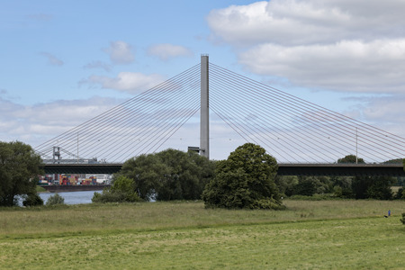 Gesperrte Friedrich-Ebert-Brücke/Nordbrücke in Bonn