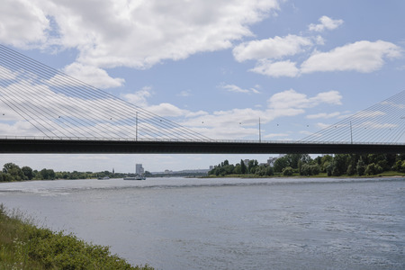 Gesperrte Friedrich-Ebert-Brücke/Nordbrücke in Bonn