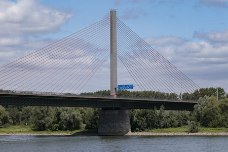 Gesperrte Friedrich-Ebert-Brücke/Nordbrücke in Bonn