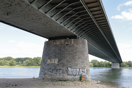 Gesperrte Friedrich-Ebert-Brücke/Nordbrücke in Bonn