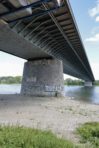 Gesperrte Friedrich-Ebert-Brücke/Nordbrücke in Bonn