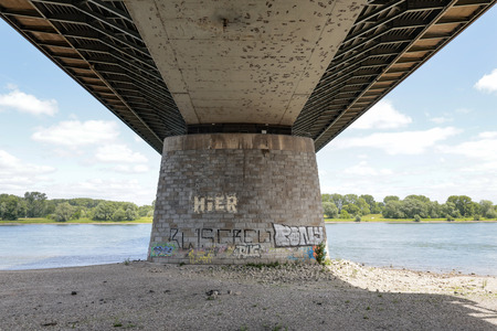 Gesperrte Friedrich-Ebert-Brücke/Nordbrücke in Bonn