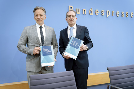 Bundespressekonferenz 'Vorstellung der Statistik politisch motivierter Kriminalität 2025' in Berlin