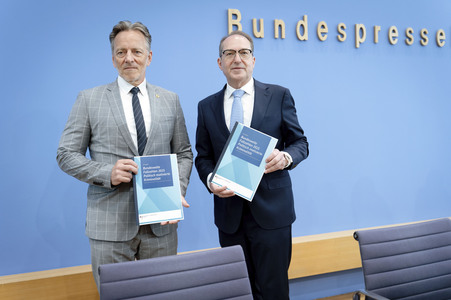 Bundespressekonferenz 'Vorstellung der Statistik politisch motivierter Kriminalität 2025' in Berlin