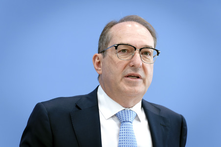 Bundespressekonferenz 'Vorstellung der Statistik politisch motivierter Kriminalität 2025' in Berlin