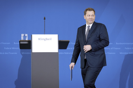 Pressekonferenz mit Lars Klingbeil zur Vorstellung des ersten IIB Berichtes in Berlin