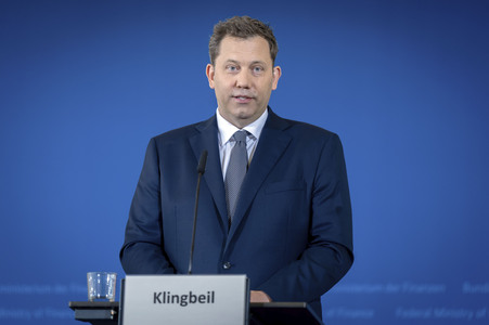 Pressekonferenz mit Lars Klingbeil zur Vorstellung des ersten IIB Berichtes in Berlin