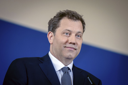 Pressekonferenz mit Lars Klingbeil zur Vorstellung des ersten IIB Berichtes in Berlin