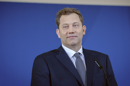 Pressekonferenz mit Lars Klingbeil zur Vorstellung des ersten IIB Berichtes in Berlin