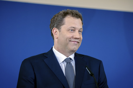 Pressekonferenz mit Lars Klingbeil zur Vorstellung des ersten IIB Berichtes in Berlin
