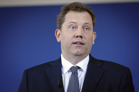 Pressekonferenz mit Lars Klingbeil zur Vorstellung des ersten IIB Berichtes in Berlin