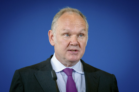 Pressekonferenz mit Lars Klingbeil zur Vorstellung des ersten IIB Berichtes in Berlin