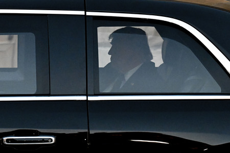 Präsident Macron empfängt Präsident Trump in Versailles