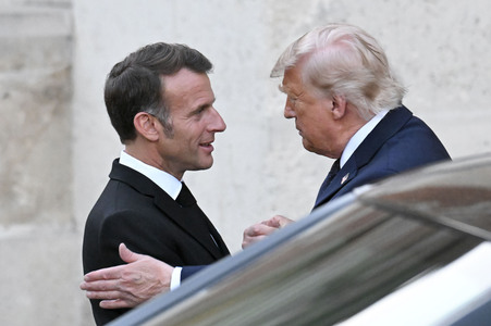 Präsident Macron empfängt Präsident Trump in Versailles