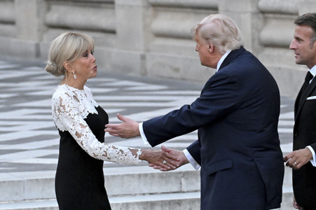 Präsident Macron empfängt Präsident Trump in Versailles