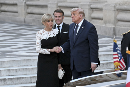 Präsident Macron empfängt Präsident Trump in Versailles
