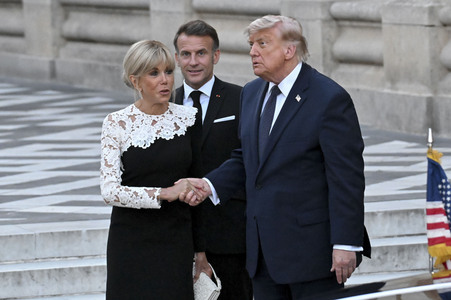 Präsident Macron empfängt Präsident Trump in Versailles