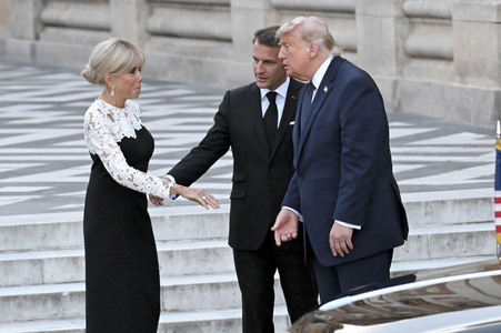 Präsident Macron empfängt Präsident Trump in Versailles