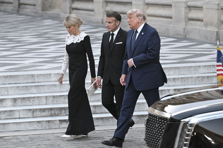 Präsident Macron empfängt Präsident Trump in Versailles