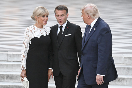Präsident Macron empfängt Präsident Trump in Versailles
