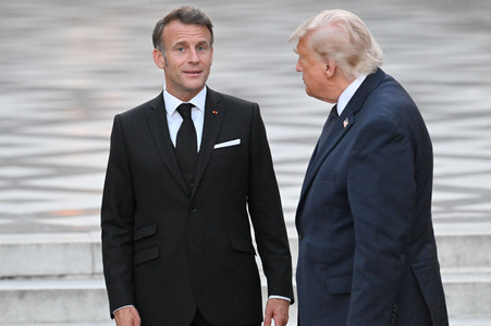 Präsident Macron empfängt Präsident Trump in Versailles