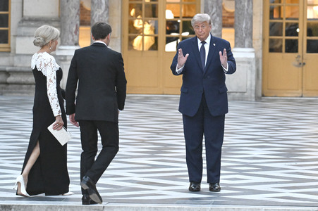 Präsident Macron empfängt Präsident Trump in Versailles
