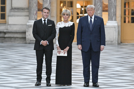 Präsident Macron empfängt Präsident Trump in Versailles