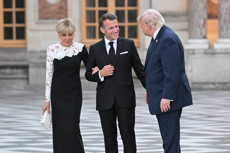 Präsident Macron empfängt Präsident Trump in Versailles