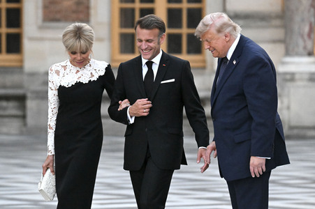 Präsident Macron empfängt Präsident Trump in Versailles