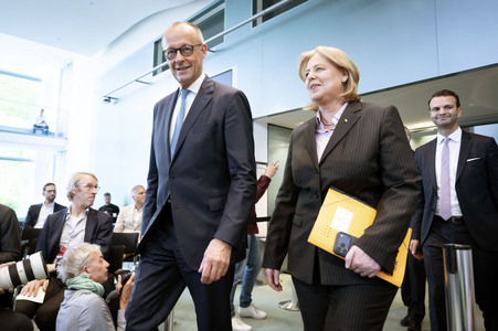 Pressekonferenz nach der Übergabe des Berichts der Altersicherungskommission zur Rentenreform in Berlin