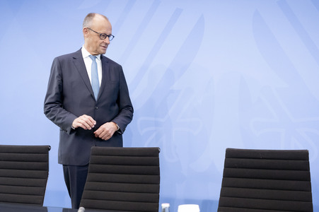 Pressekonferenz nach der Übergabe des Berichts der Altersicherungskommission zur Rentenreform in Berlin