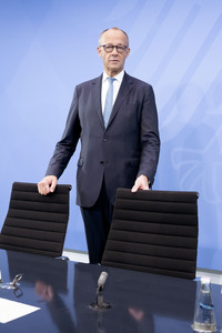 Pressekonferenz nach der Übergabe des Berichts der Altersicherungskommission zur Rentenreform in Berlin