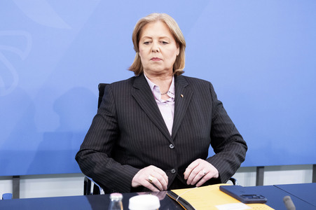 Pressekonferenz nach der Übergabe des Berichts der Altersicherungskommission zur Rentenreform in Berlin