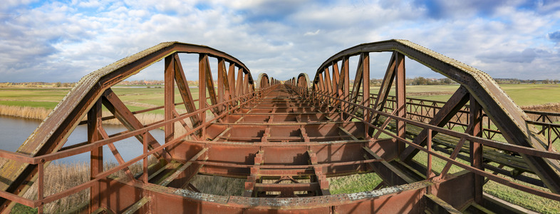Dömitzer Eisenbahnbrücke in Langendorf