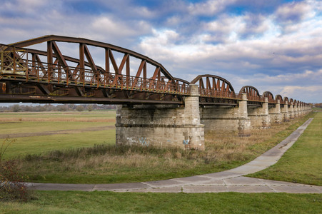 Dömitzer Eisenbahnbrücke in Langendorf
