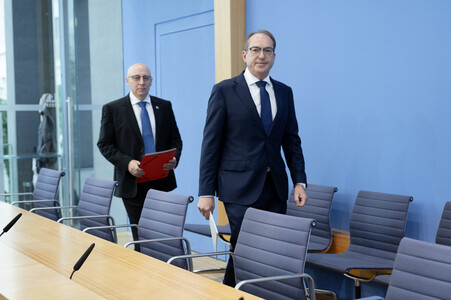 Bundespressekonferenz 'Vorstellung des Verfassungsschutzberichtes 2025' in Berlin