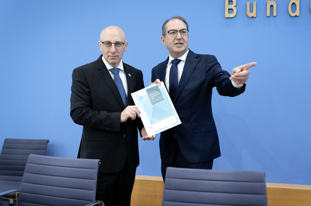 Bundespressekonferenz 'Vorstellung des Verfassungsschutzberichtes 2025' in Berlin