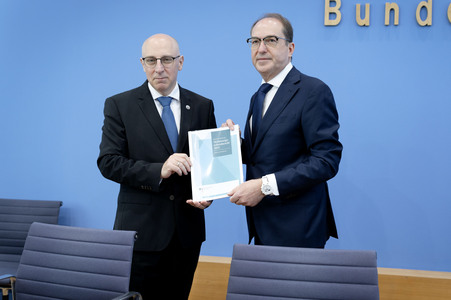 Bundespressekonferenz 'Vorstellung des Verfassungsschutzberichtes 2025' in Berlin
