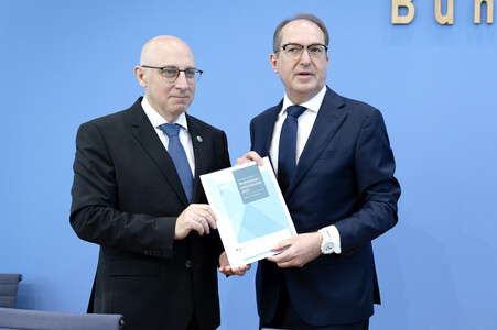 Bundespressekonferenz 'Vorstellung des Verfassungsschutzberichtes 2025' in Berlin