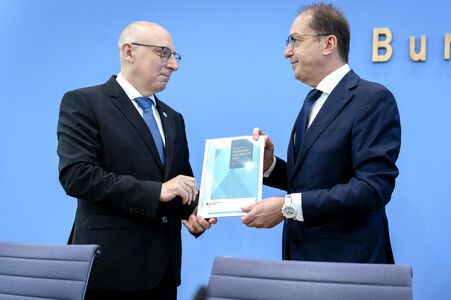 Bundespressekonferenz 'Vorstellung des Verfassungsschutzberichtes 2025' in Berlin