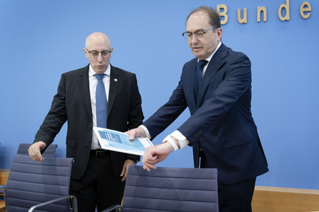 Bundespressekonferenz 'Vorstellung des Verfassungsschutzberichtes 2025' in Berlin